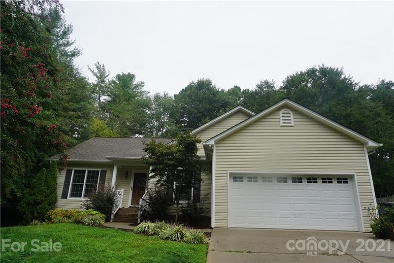 2382 14th Street Ct NE, Hickory, NC 28601