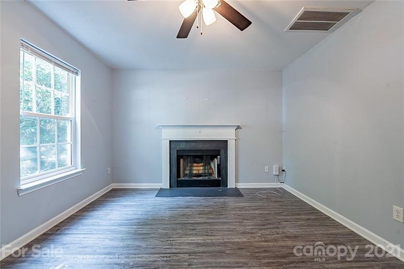 1827 Endeavor Ln, Clover, SC 29710