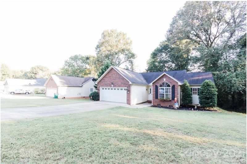 313 E L St, Newton, NC 28658