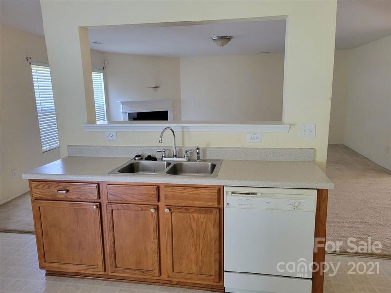 12033 Red Leaf Dr, Charlotte, NC 28215