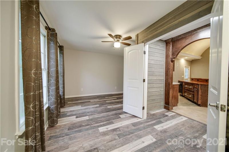 729 Forestbrook Dr, Gastonia, NC 28056
