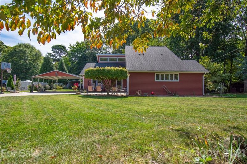 202 Underwood Dr, Mount Holly, NC 28120