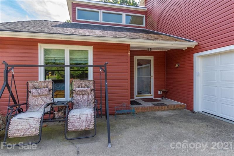 202 Underwood Dr, Mount Holly, NC 28120