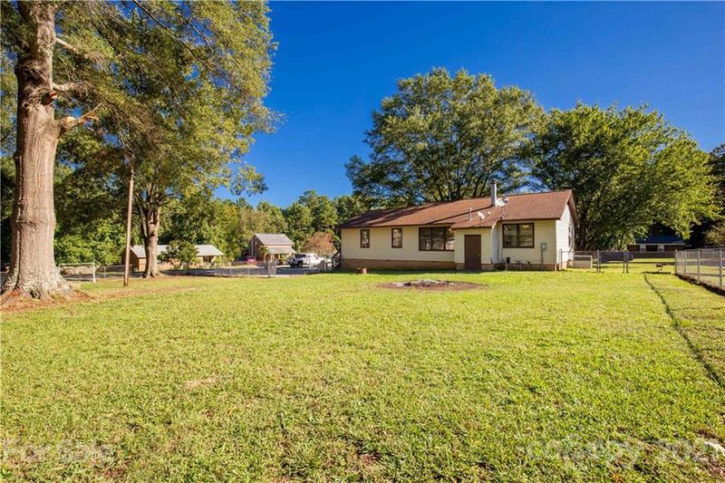 2139 Hallman Rd, Lancaster, SC 29720