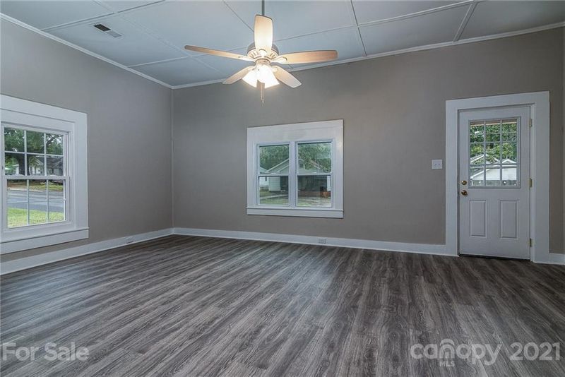 235 E Wilson Ave, Mooresville, NC 28115