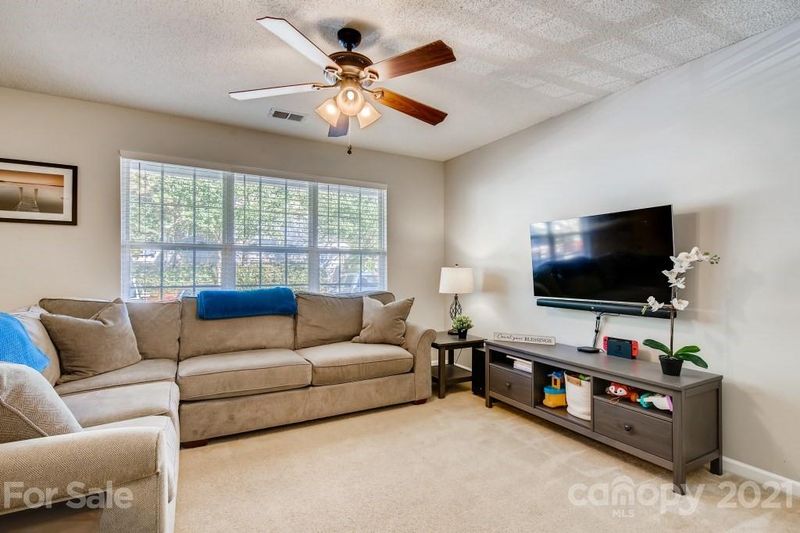 8210 Rudolph Rd, Charlotte, NC 28216