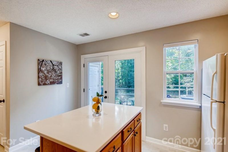 8210 Rudolph Rd, Charlotte, NC 28216