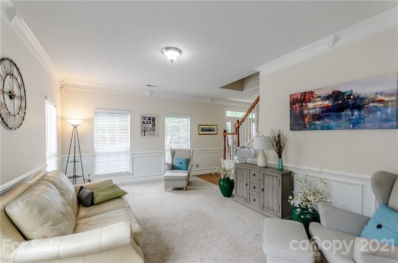 8926 Raven Park Dr, Charlotte, NC 28216