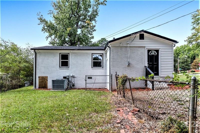 3801 Bristol Dr, Charlotte, NC 28208