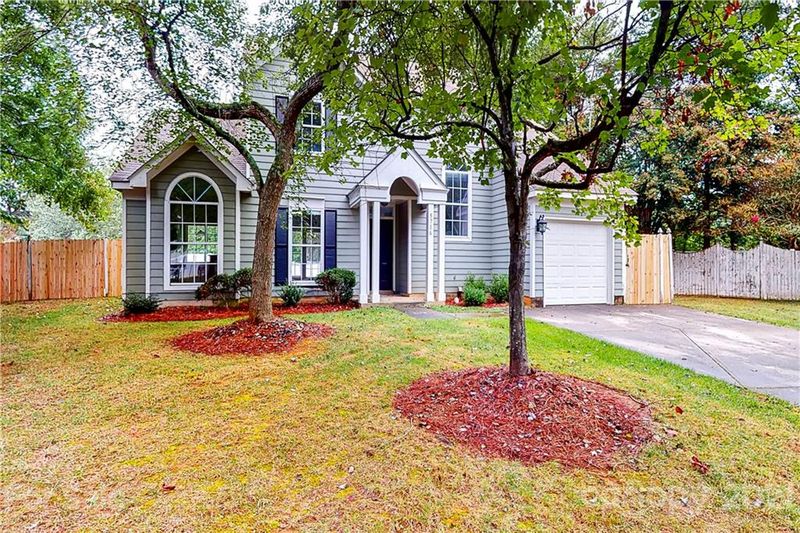 5716 Ebley Ln, Charlotte, NC 28227