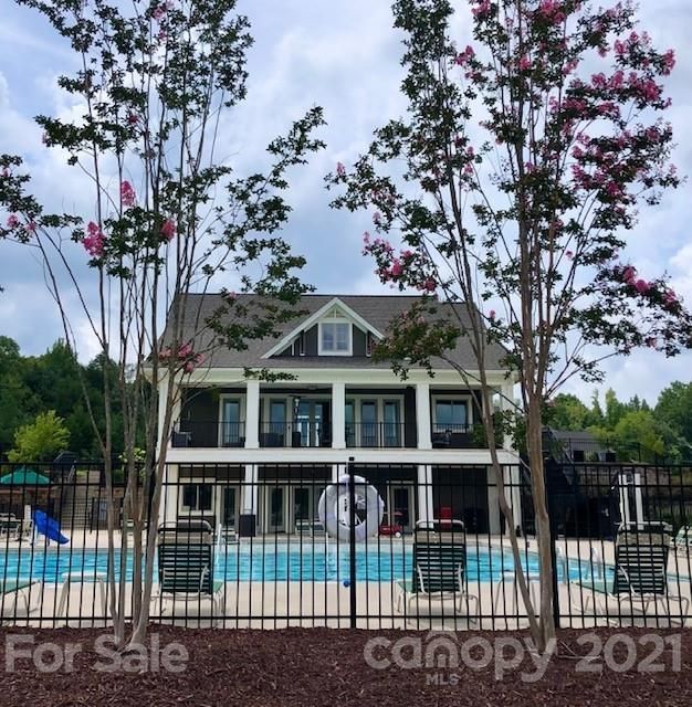 15721 Queens Trail Dr #201, Davidson, NC 28036