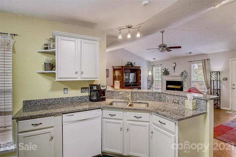 129 Walnut Ave, Mount Holly, NC 28120