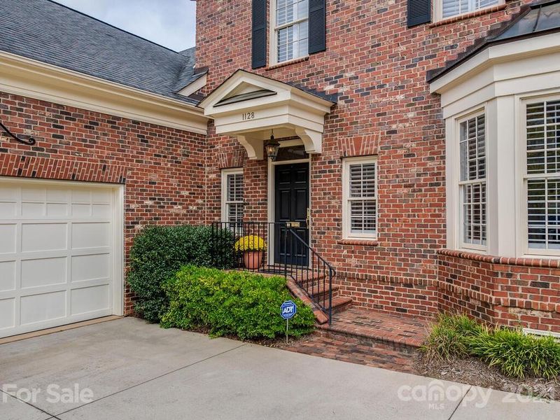 1128 S Kings Dr, Charlotte, NC 28207