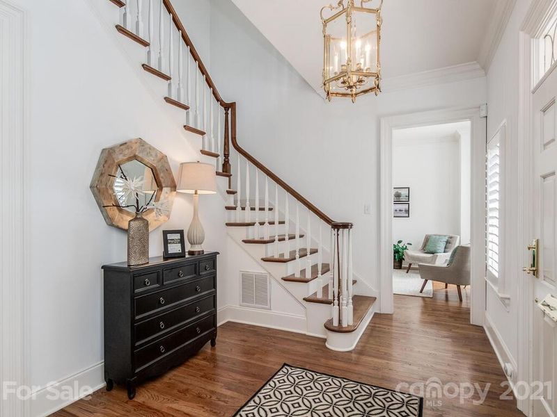 1128 S Kings Dr, Charlotte, NC 28207