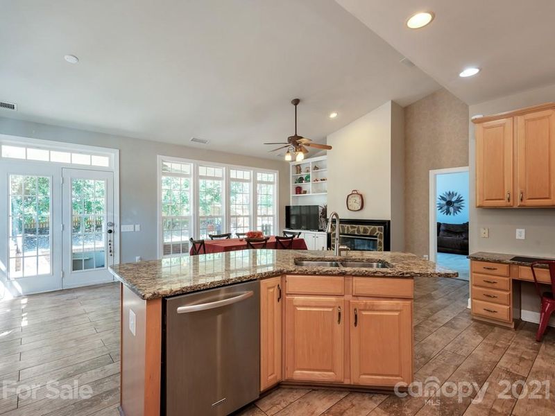 5126 King Arthur Dr, Charlotte, NC 28277