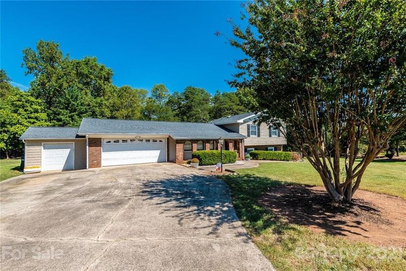 1043 E 23rd St, Newton, NC 28658