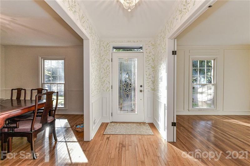 4200 Meadowridge Dr, Charlotte, NC 28226