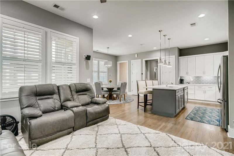 5226 Valley Stream Rd, Charlotte, NC 28209