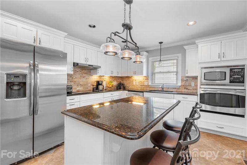 5014 Wedgewood Dr, Charlotte, NC 28210