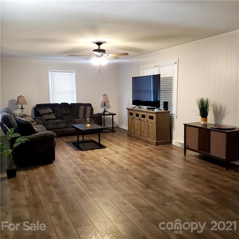 502 Roy Eaker Rd, Cherryville, NC 28021