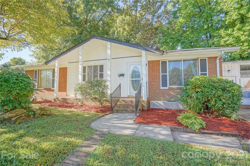 3400 Crenshaw Ct, Charlotte, NC 28216