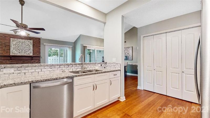 5232 Macandrew Dr, Charlotte, NC 28226