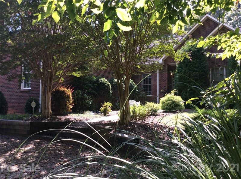 215 Winding Shore Rd, Troutman, NC 28166
