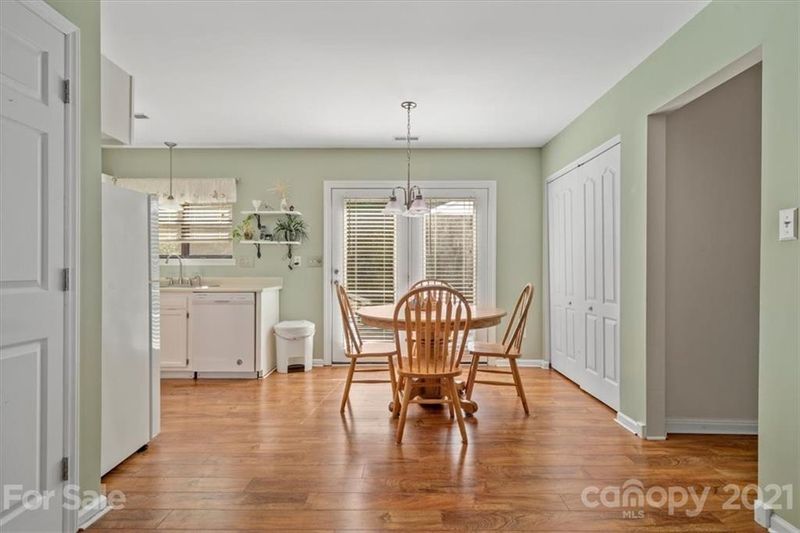 8428 Rittenhouse Cir, Charlotte, NC 28270