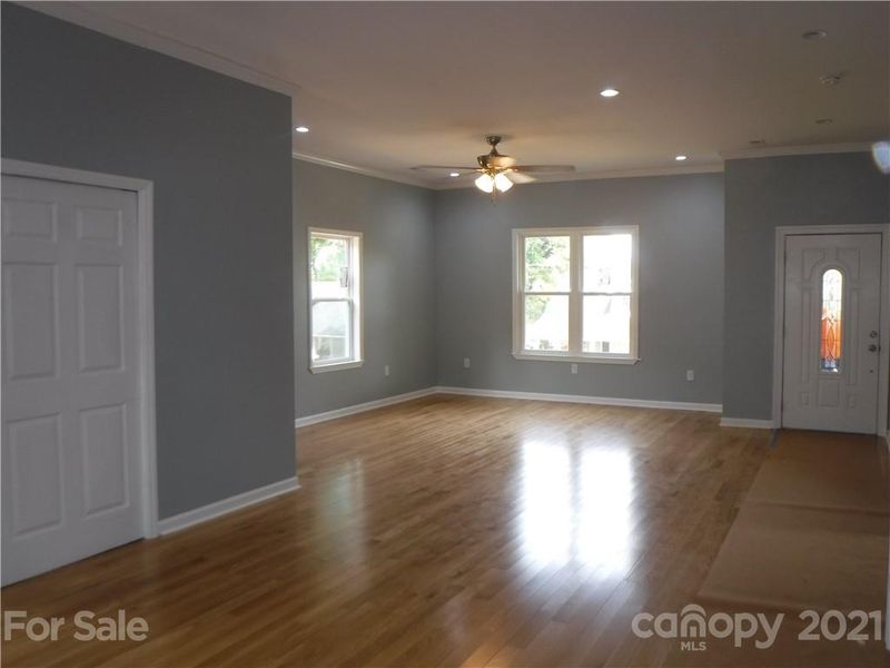 221 W B St, Newton, NC 28658