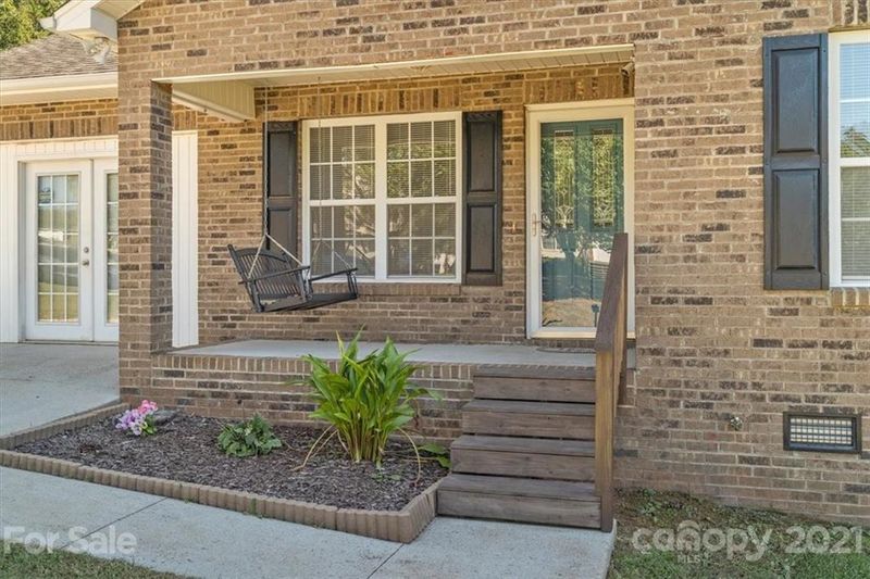 1209 39th St SW, Hickory, NC 28602