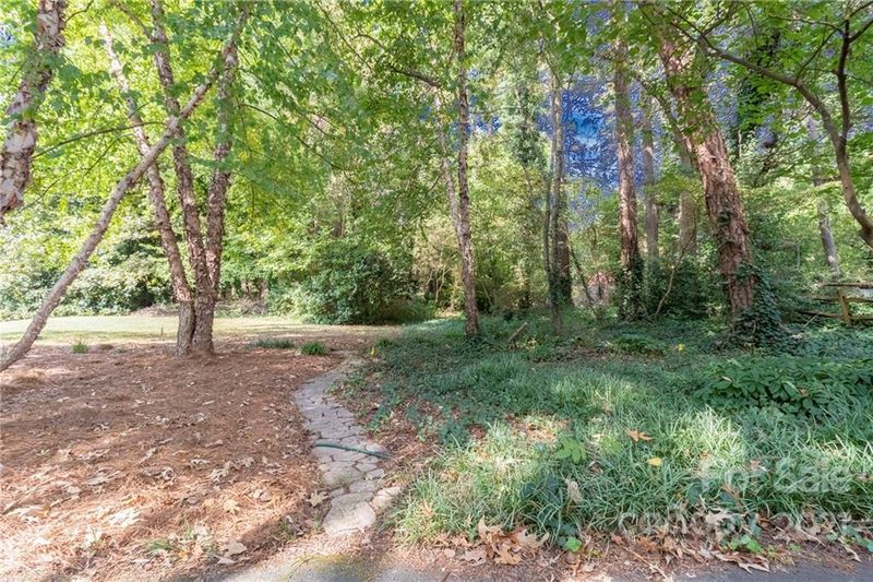 520 S Main St #2, Davidson, NC 28036
