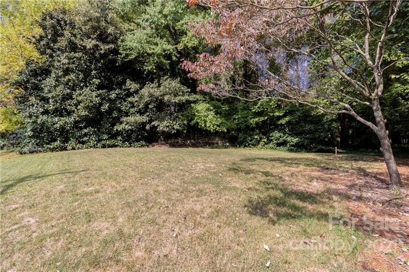 520 S Main St #2, Davidson, NC 28036