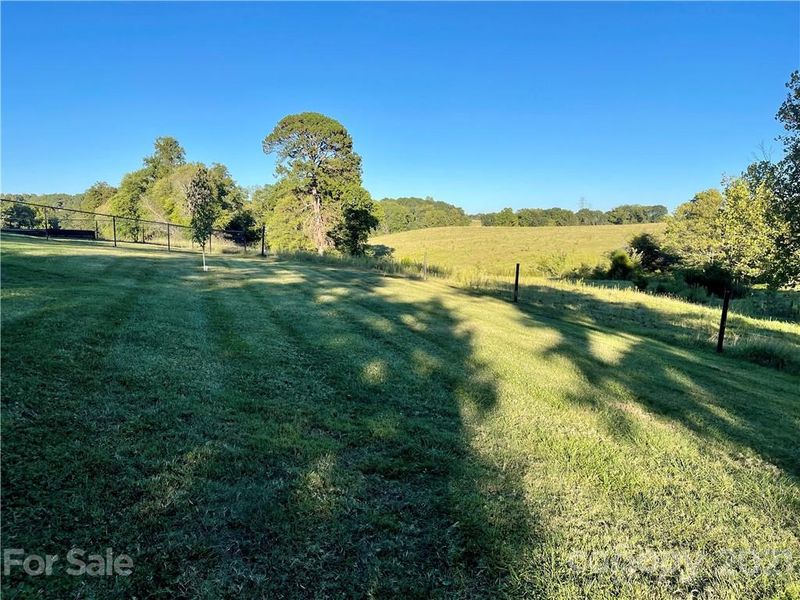 2658 Gemstone St, Claremont, NC 28610