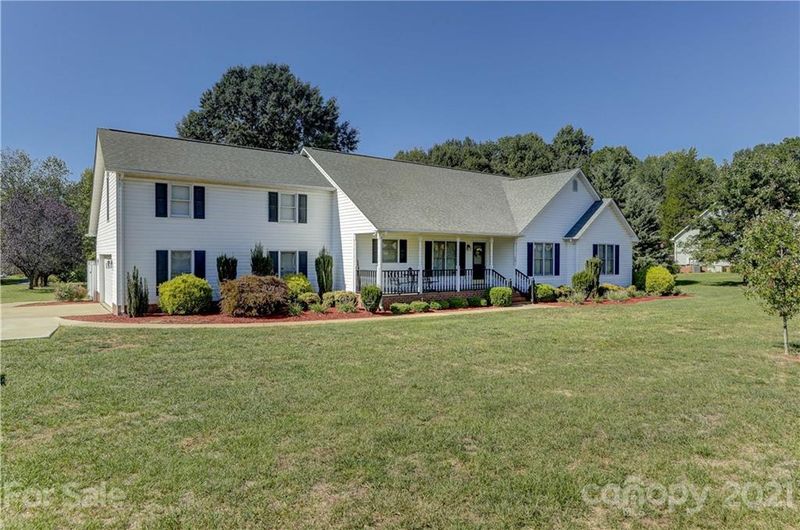 704 Falling Water Dr, York, SC 29745