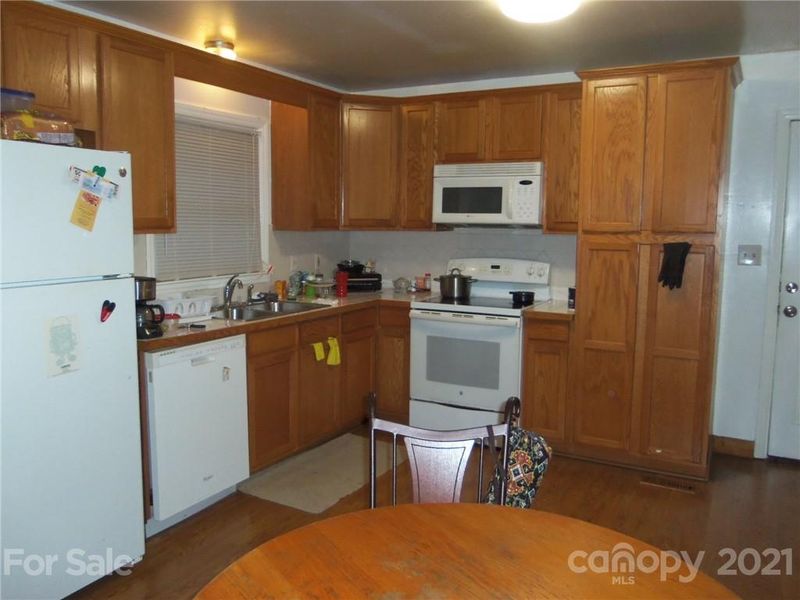2507 Milton Rd, Charlotte, NC 28216