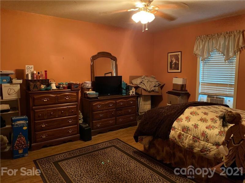1033 Tabor Rd, Olin, NC 28660