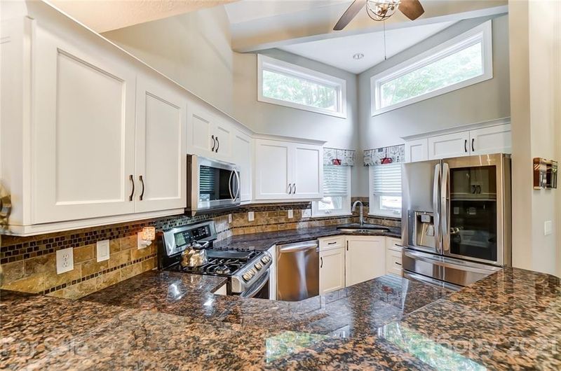 14611 Waterside Dr, Charlotte, NC 28278