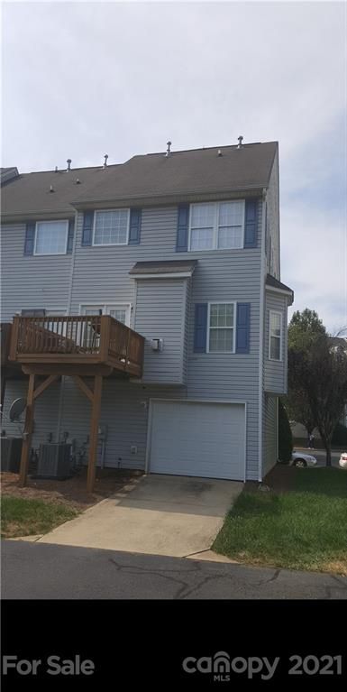 9907 Treeside Ln, Matthews, NC 28105