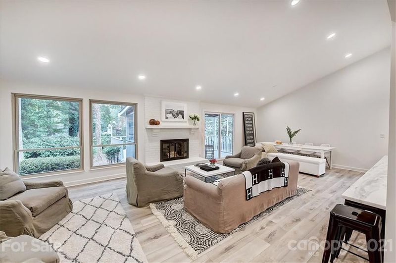 217 Regency Dr, Charlotte, NC 28211
