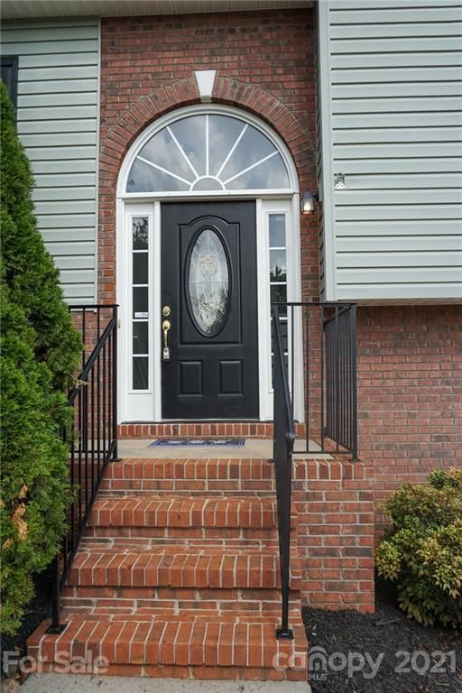 3838 26th Street Dr NE, Hickory, NC 28601
