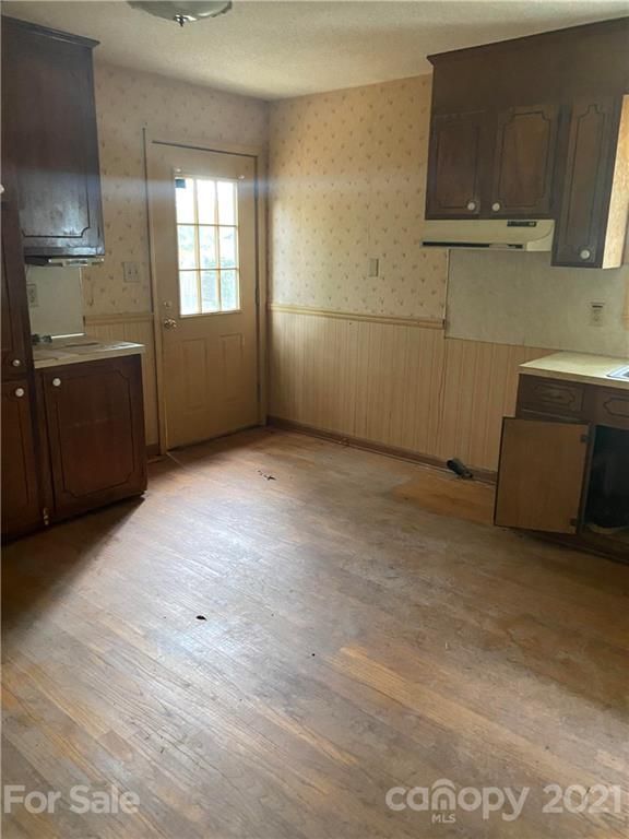 413 Klutz St, Maiden, NC 28650