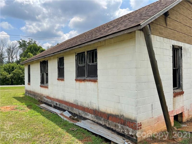 1319 Long Dr, Newton, NC 28658