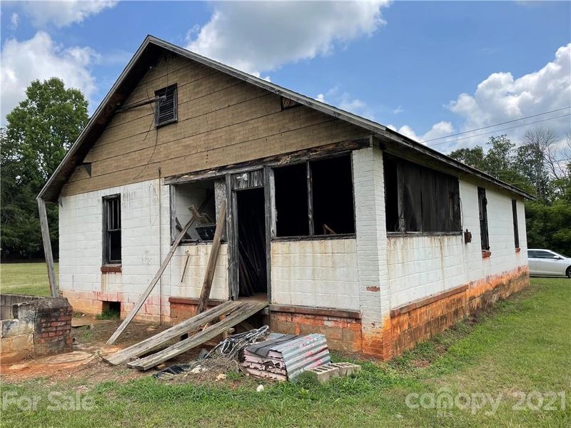 1319 Long Dr, Newton, NC 28658