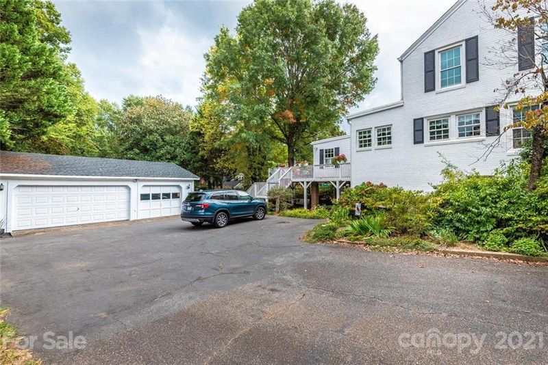 735 S College Ave, Newton, NC 28658