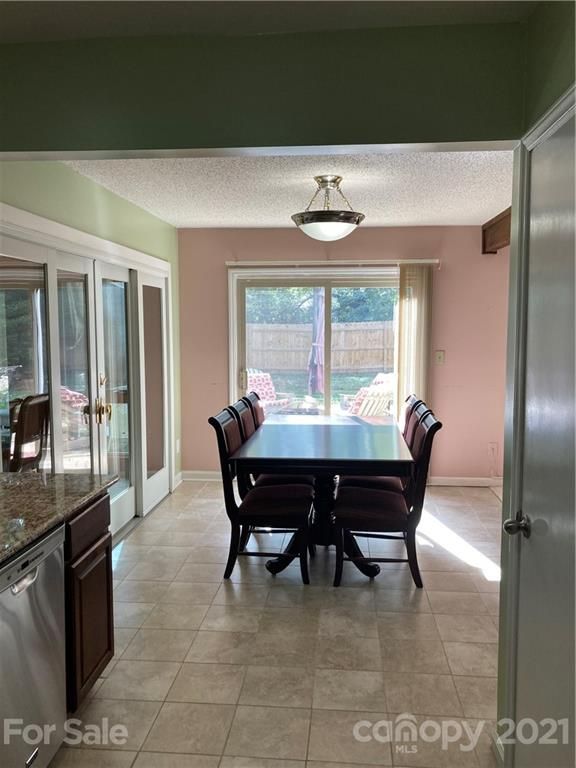 6923 Long Needles Dr, Charlotte, NC 28277