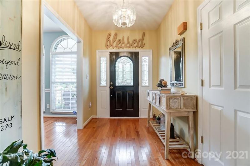1002 Strawberry Ln, Gastonia, NC 28054