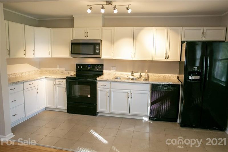 2109 Longleaf Dr, Charlotte, NC 28210