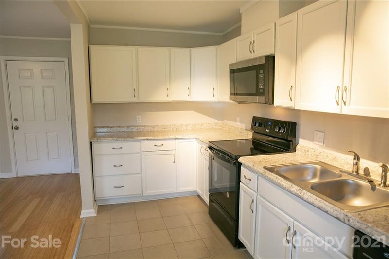 2109 Longleaf Dr, Charlotte, NC 28210
