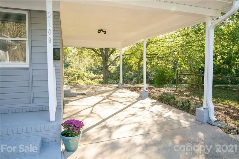 2109 Longleaf Dr, Charlotte, NC 28210