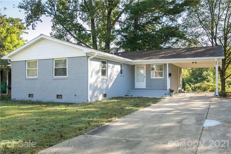 2109 Longleaf Dr, Charlotte, NC 28210